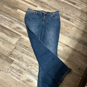 NEW Old Navy Mid-Rise Kicker Bootcut Jeans